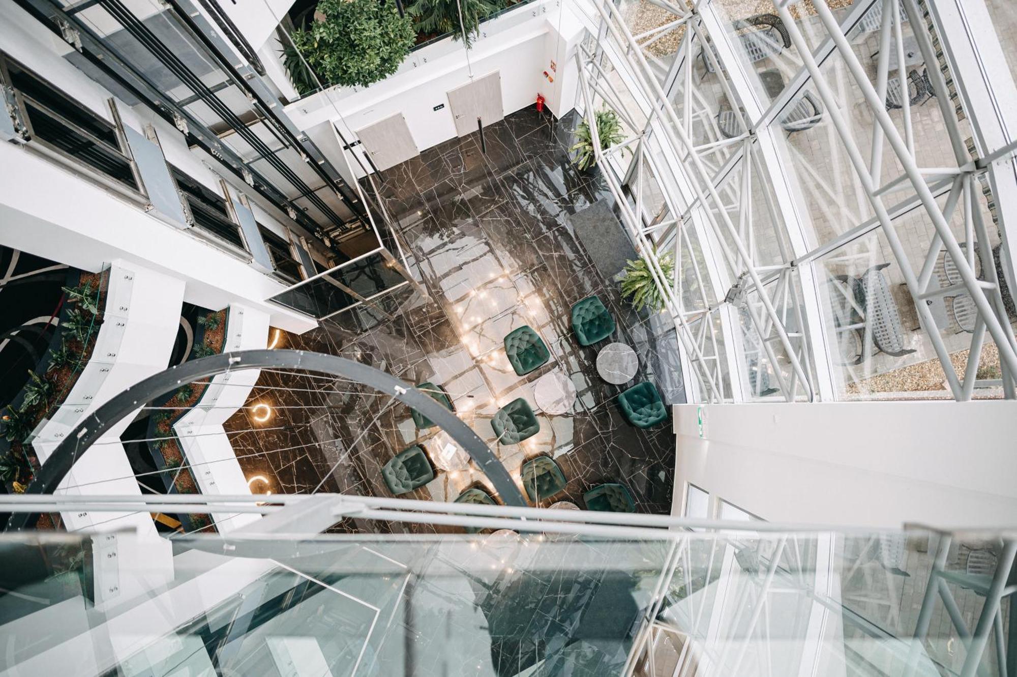 Ozon & Luxury Hotel