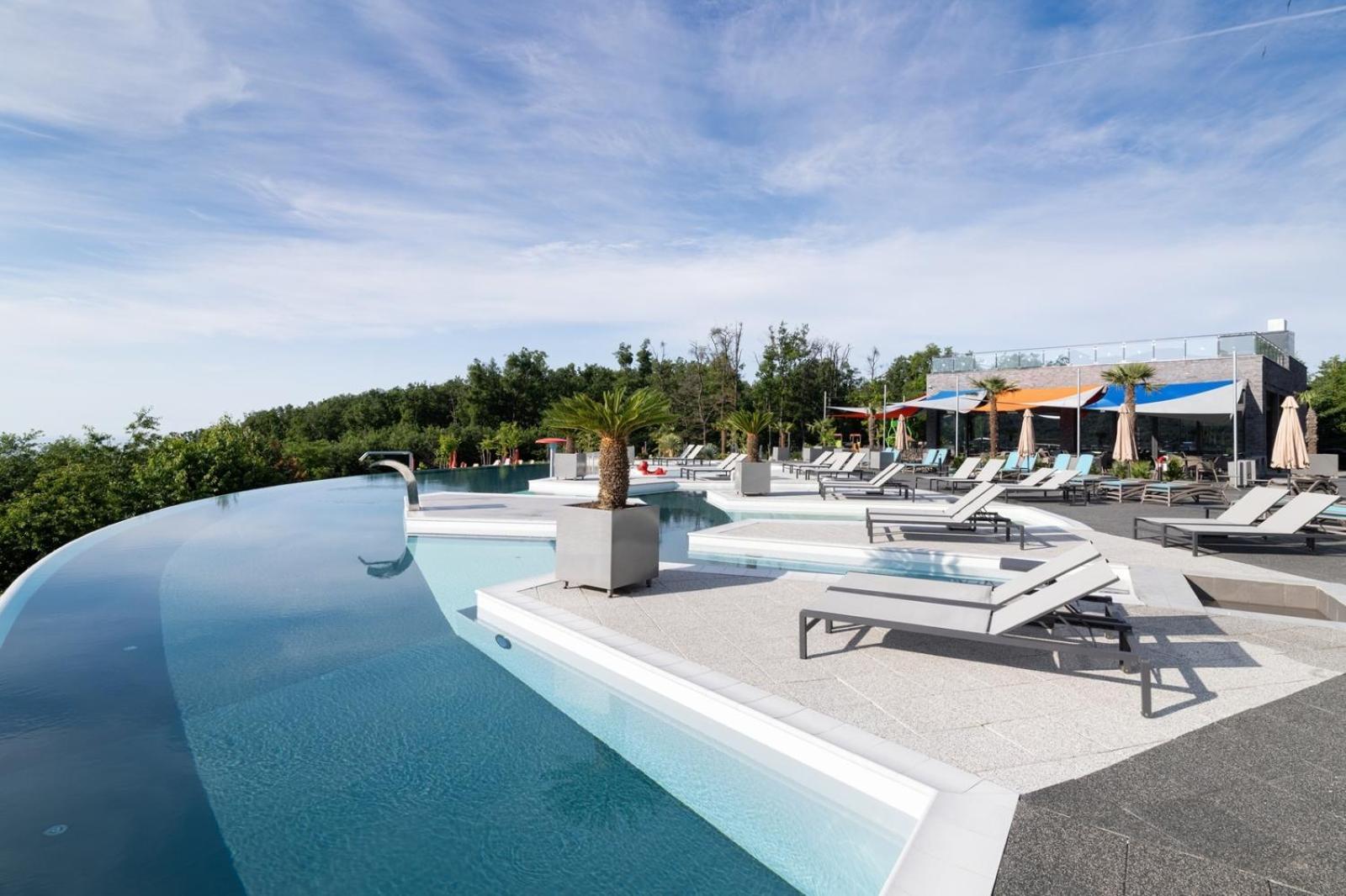 Ozon & Luxury Hotel 4*
